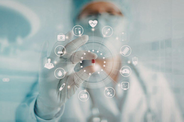 Scientifique tenant un médicament entre les mains, génère un univers digital autour du médicament